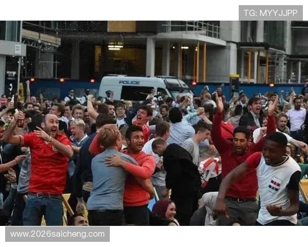 世界杯球迷的疯狂行为引发热议:那些令人震惊的现场狂欢瞬间 世界杯球迷的疯狂行为引发热议:那些令人震惊的现场狂欢瞬间